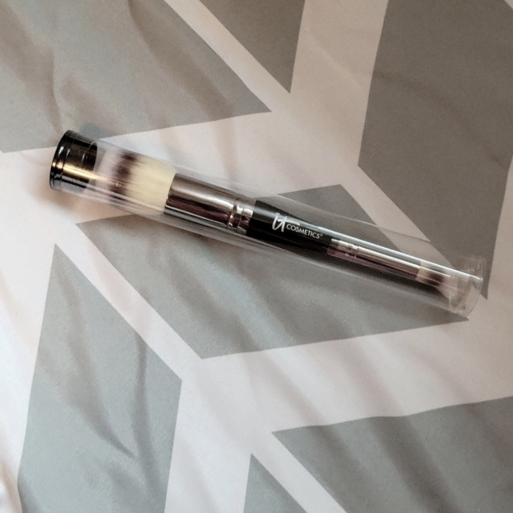 IT COSMETICS | HEAVENLY LUXE COMPLEXION PERFECTION NO. 7 BRUSH
